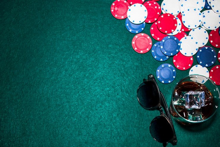 Pengguna memeriksa level akun dari ponsel